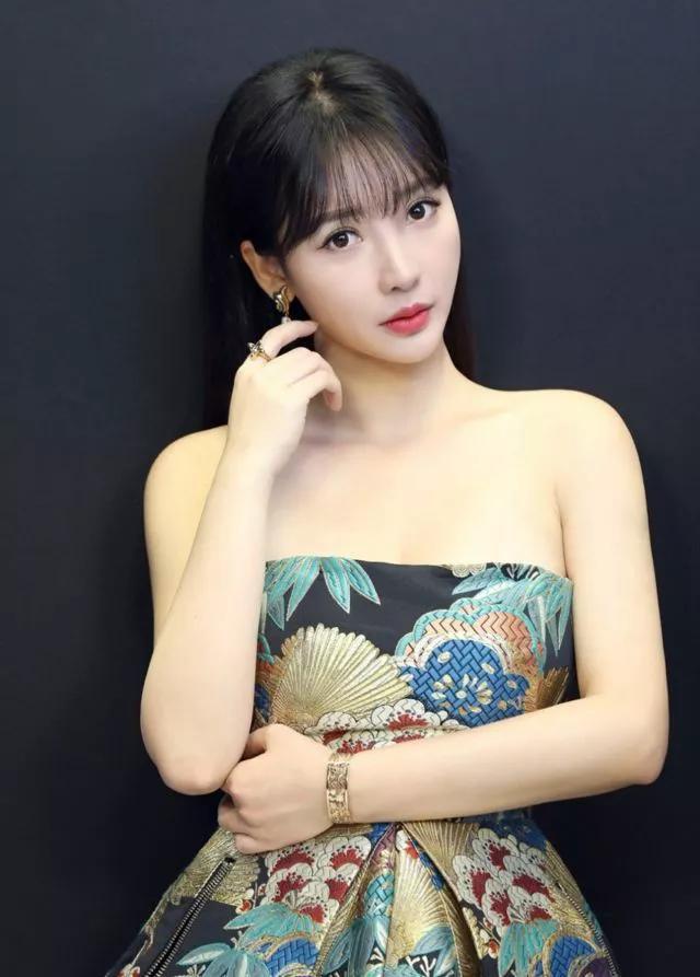 清純美女，人見人愛