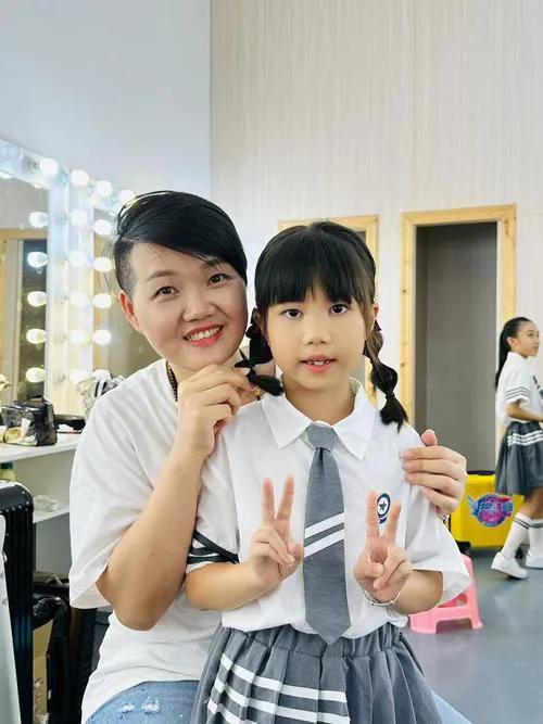 實地探訪！成都私人影院美女陪看可親嘴摸胸可過夜，都是00后！