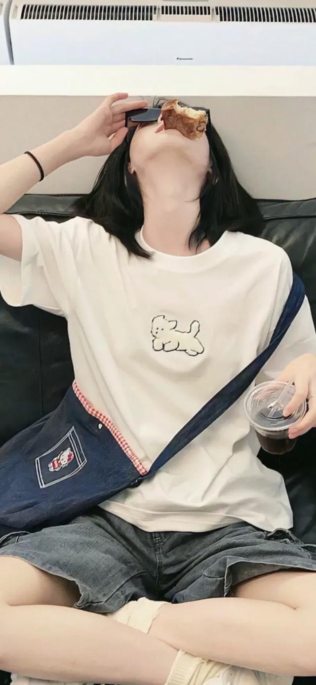 精選高清性感美女手機(jī)鎖屏壁紙。