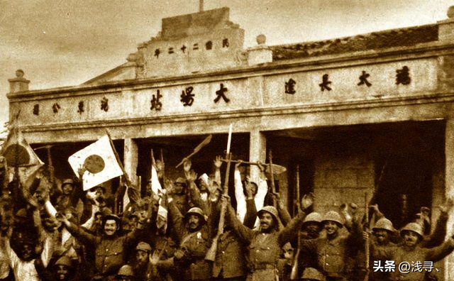罕見照片：日本女人竟如此開放大膽，女學生脫光衣服全身赤裸上課