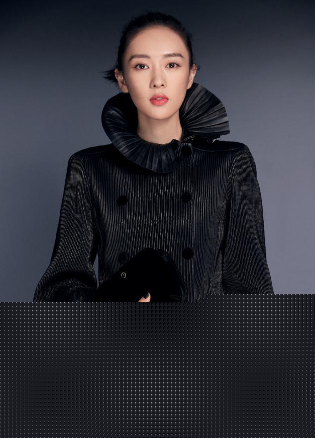 金鷹視后童瑤現(xiàn)身，褲子靜電吸腿很尷尬，被指衣服太丑拖累氣質(zhì)？