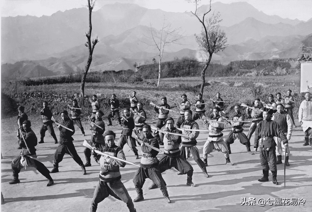 日軍獸行照片：當著父親的面玷污他女兒，臨走還殘忍割下妻子乳房