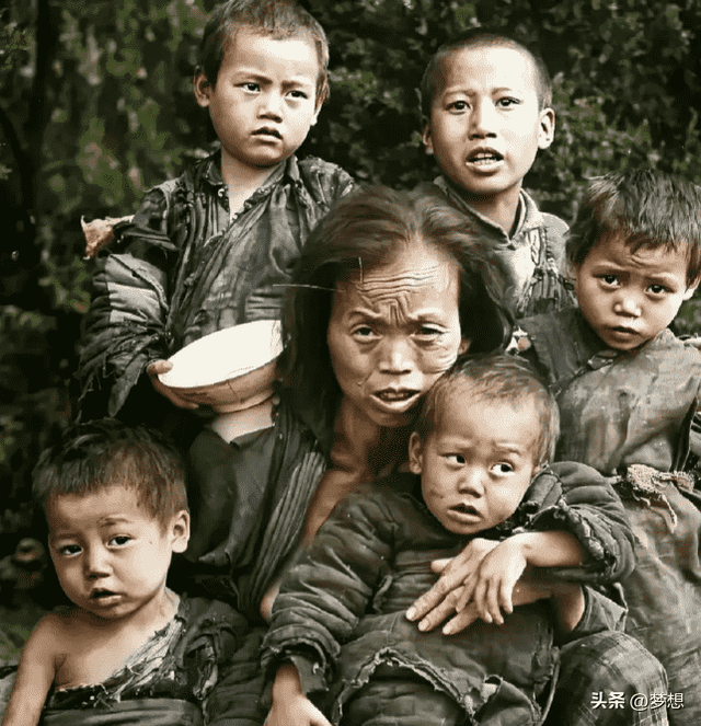 日軍獸行照片：當(dāng)著父親的面玷污他女兒，臨走還殘忍割下妻子乳房