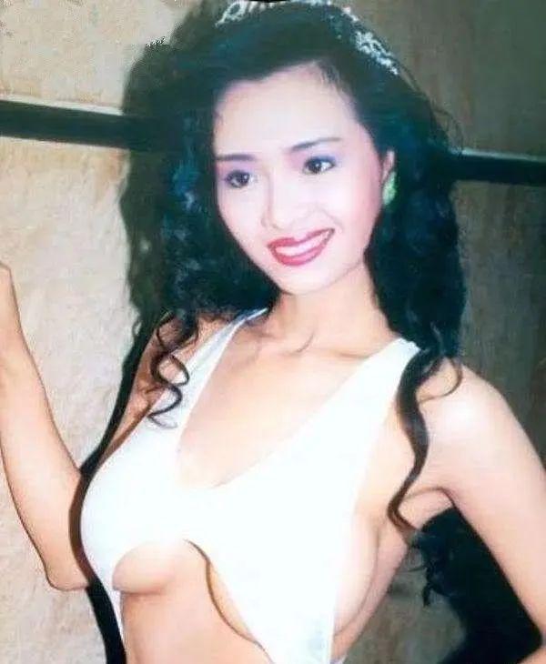 揭秘：女星的胸，捂著，到底想不想給你看？