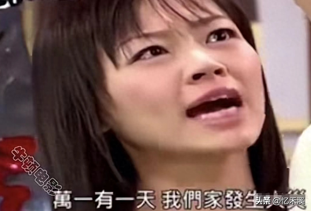 牛角胸罩，誘惑式舔刀尖，這些顛覆三觀的鏡頭，看完讓人一言難盡