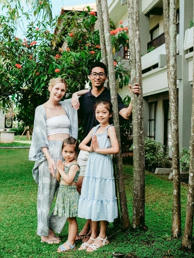 湖北小伙娶澳洲美女，婚后生倆娃，媳婦年入40萬，小伙成全職奶爸