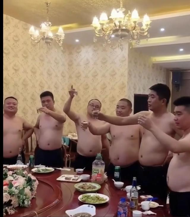 帥哥太香了 美女小姐姐曬出自己足浴日常 網(wǎng)友:月薪兩千多久能去