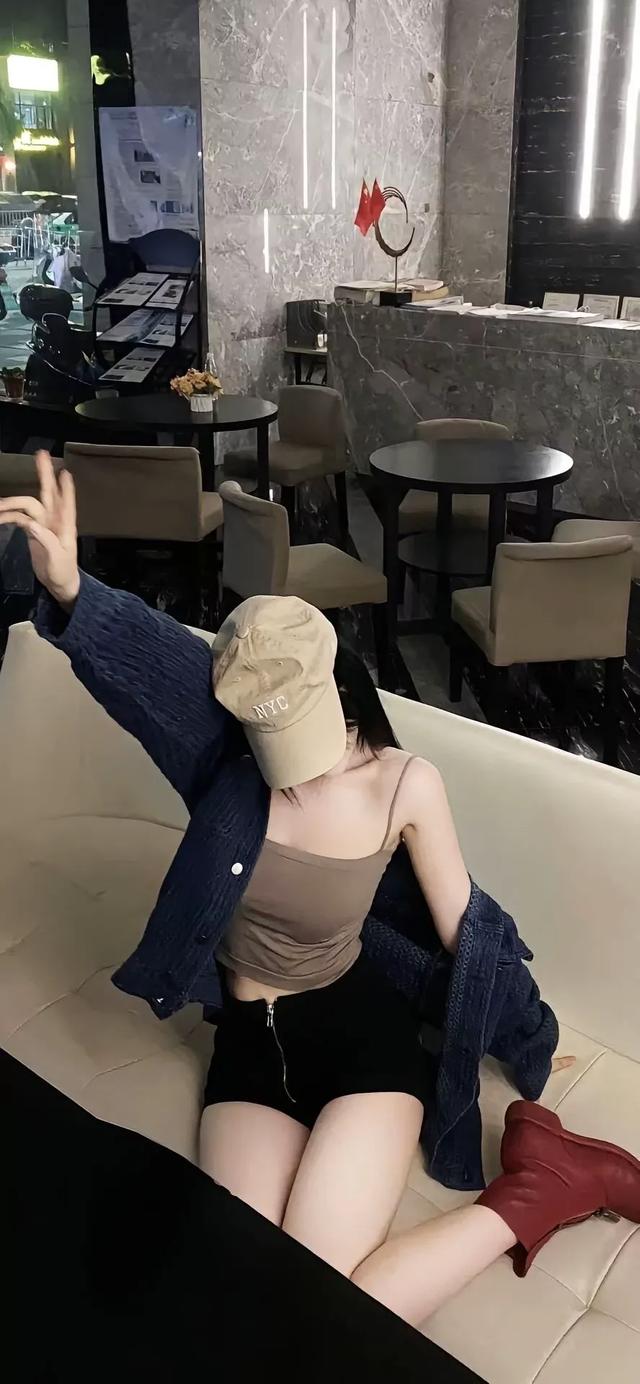 精選高清性感美女手機(jī)鎖屏壁紙。
