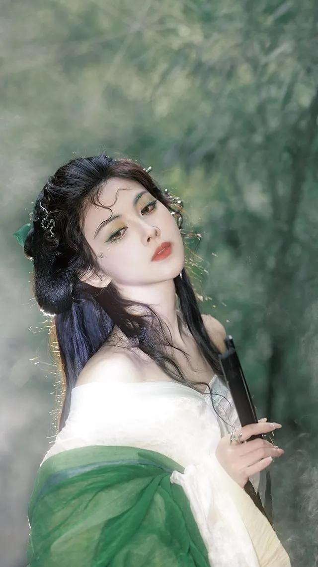 美女王伊瑤
