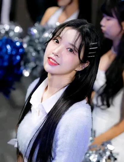 韓國啦啦隊網(wǎng)紅美女LeeHoZeong身材確實很出色