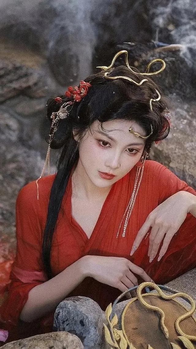 美女王伊瑤