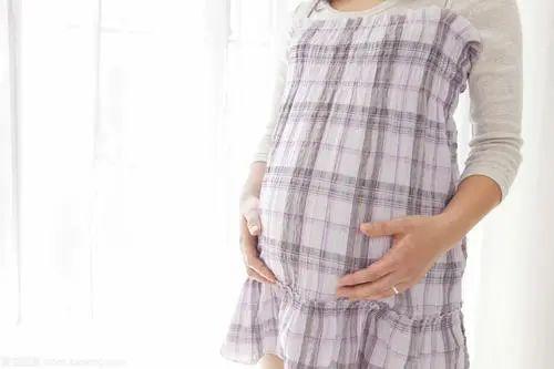 41歲女子在滬醫(yī)院廁所產子，拍拍屁股就走了！醫(yī)生追問還不承認……
