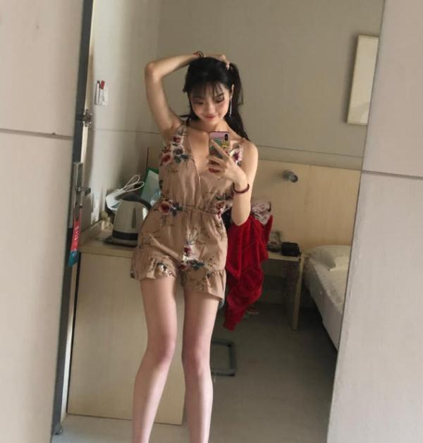 《快樂(lè)星球》中女神長(zhǎng)大了，一轉(zhuǎn)眼成為大美女，冰檸檬美到認(rèn)不出