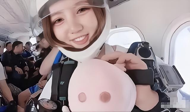 花費(fèi)上千萬，挑戰(zhàn)極限運(yùn)動(dòng)，24歲翼裝飛行女神魂斷天門山，值得嗎