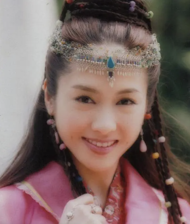 葉璇“變臉”？6位港風(fēng)女神容顏大改：有的圓臉變尖臉，有的臉僵