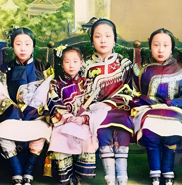 日軍獸行照片：當(dāng)著父親的面玷污他女兒，臨走還殘忍割下妻子乳房