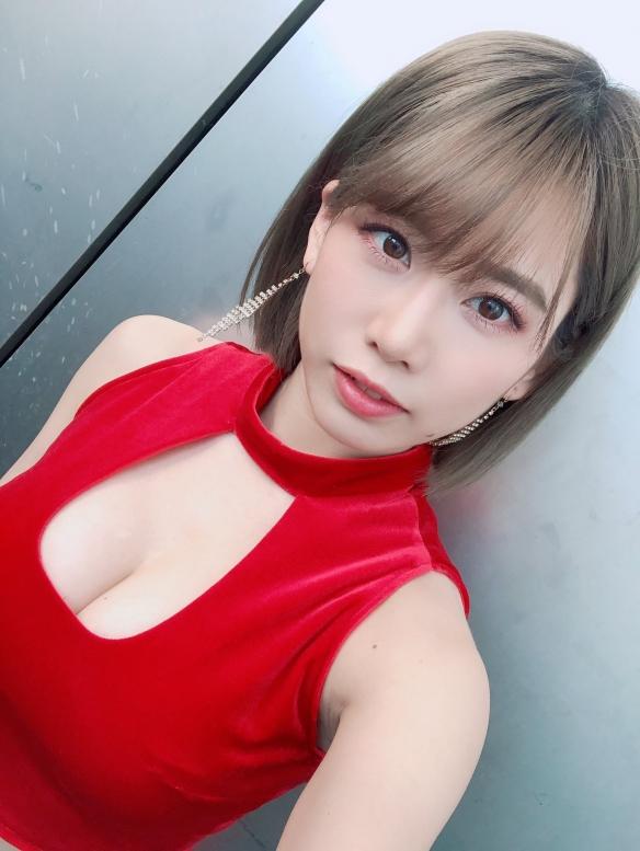 豐滿車燈奪人眼球！日本正妹偶像 奧津マリリ 美照賞