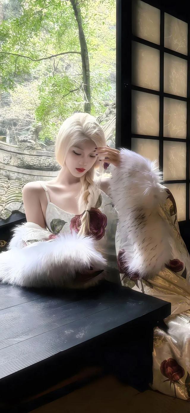 性感美女寫真，豐滿身材