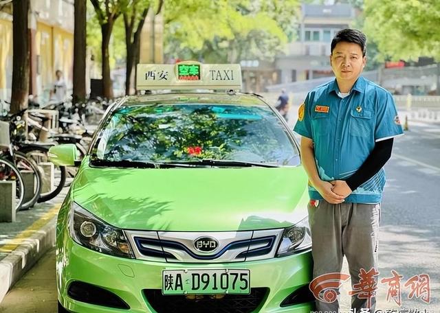 毀三觀!兩女子乘坐出租車,不給車費(fèi)允許摸胸,司機(jī)還發(fā)視頻炫耀