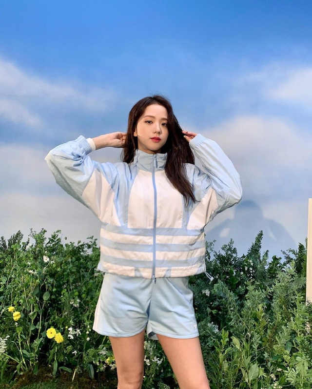 Blackpink金智秀曝三月時尚大片，煙熏妝果凍唇，又欲又霸氣
