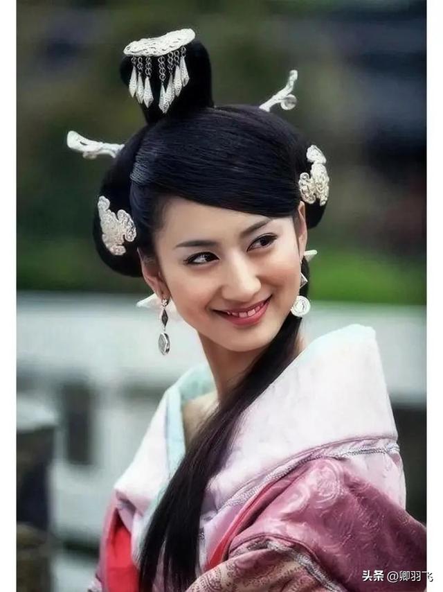 天生“狐貍眼”的4位女星，個(gè)個(gè)嫵媚靈動(dòng)，都是絕色美女