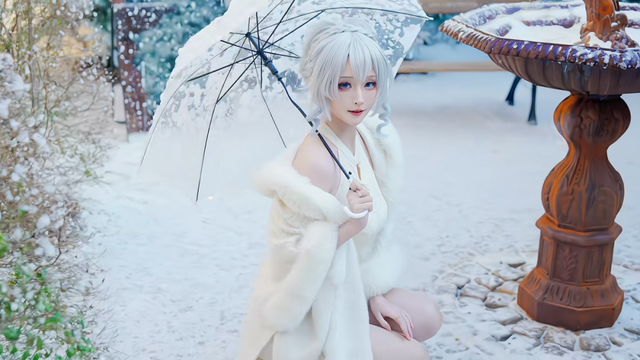 美女coser，雪地里光著大長(zhǎng)腿，為了出片不要命啦！沒苦硬吃？