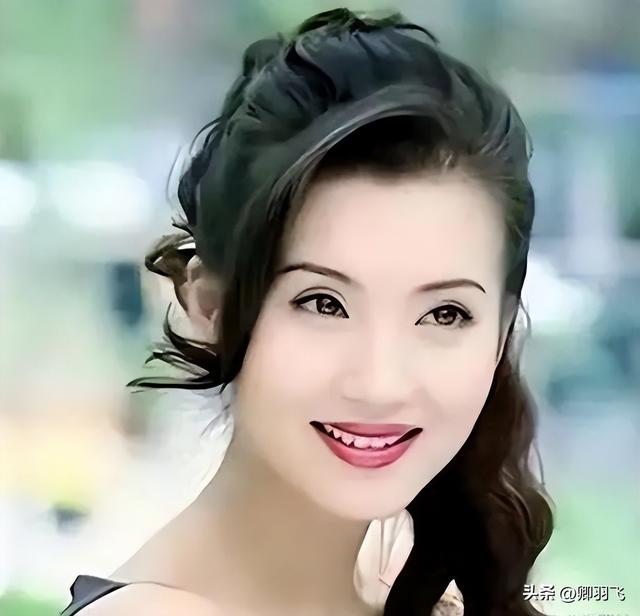 天生“狐貍眼”的4位女星，個(gè)個(gè)嫵媚靈動(dòng)，都是絕色美女