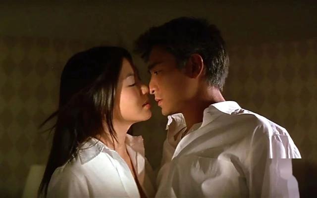 42 歲美少女，曾拍“三級片”，性感不輸柳巖