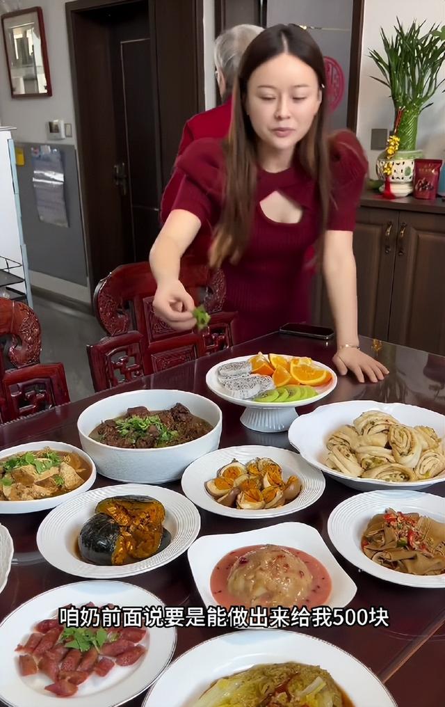 女子花36塊一鍋?zhàn)隽?0個(gè)熱菜，土豆整塊燉，奶奶看完皺眉直拍大腿