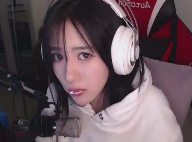 呆妹兒戶外直播，集合三大美女，熱舞太性感，水友直呼頂不住了！