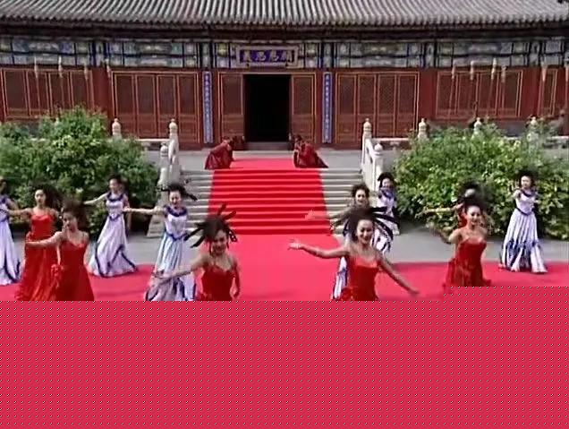 “古靈精怪”別硬演，比起裝嫩、擠眉弄眼，這8位女明星高明的多