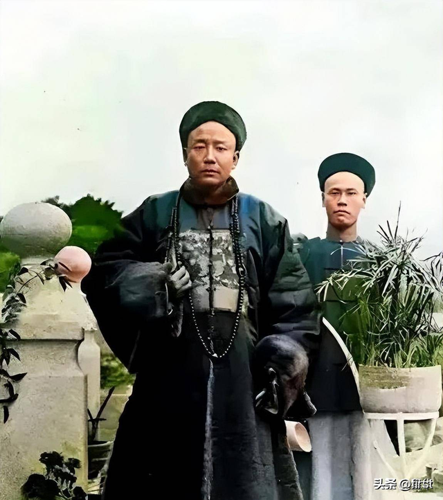 【晚清青樓舊影】女子豐乳肥臀，媚態(tài)撩人，風姿依舊！