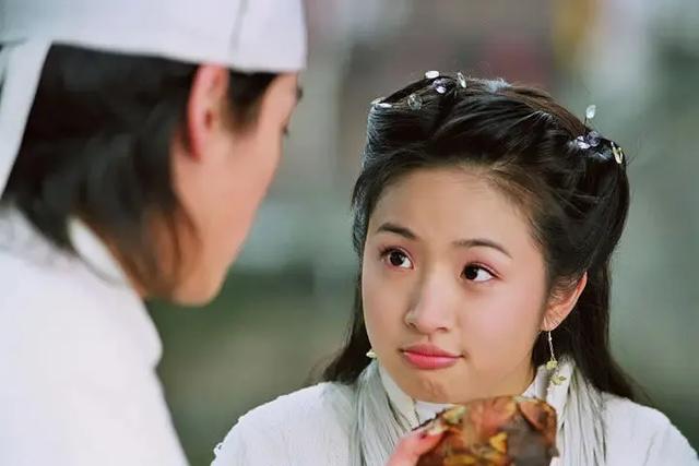 “古靈精怪”別硬演，比起裝嫩、擠眉弄眼，這8位女明星高明的多