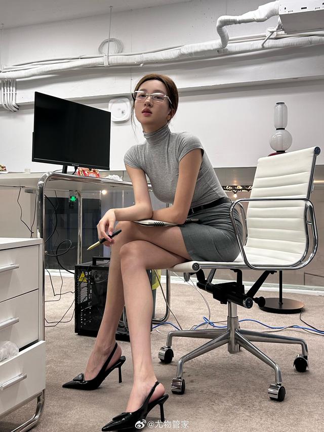 緊身衣長腿美女
