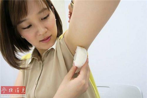 日本流行美女腋下夾飯團 看另類的日本體驗