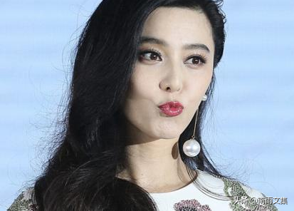 8位女星嘟嘟嘴，迪麗熱巴可愛(ài)，趙麗穎甜美，楊紫俏皮，你喜歡誰(shuí)