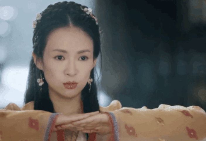 “古靈精怪”別硬演，比起裝嫩、擠眉弄眼，這8位女明星高明的多