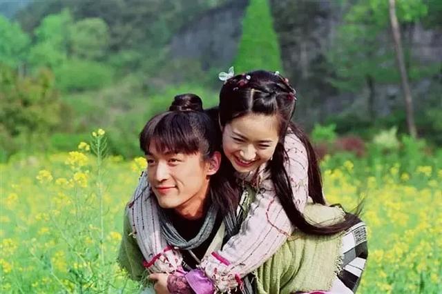 “古靈精怪”別硬演，比起裝嫩、擠眉弄眼，這8位女明星高明的多