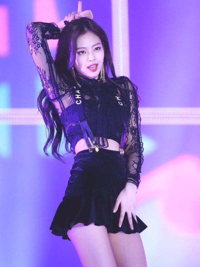 “又奶又兇”人間香奈兒Jennie到底有多美。