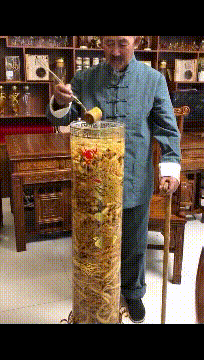 她是主演《肉蒲團(tuán)》的D女神，如今混跡直播間，顏值大變