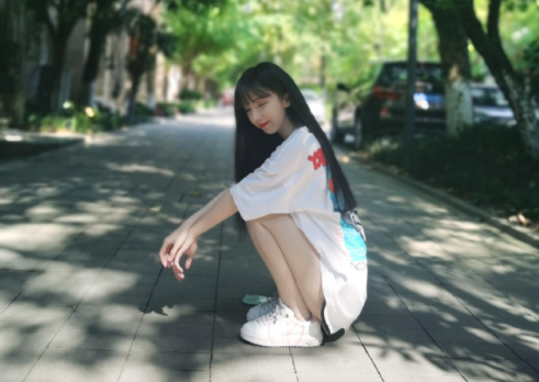 呆妹兒戶外直播，集合三大美女，熱舞太性感，水友直呼頂不住了！