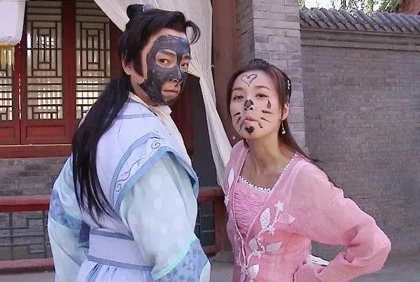 “古靈精怪”別硬演，比起裝嫩、擠眉弄眼，這8位女明星高明的多