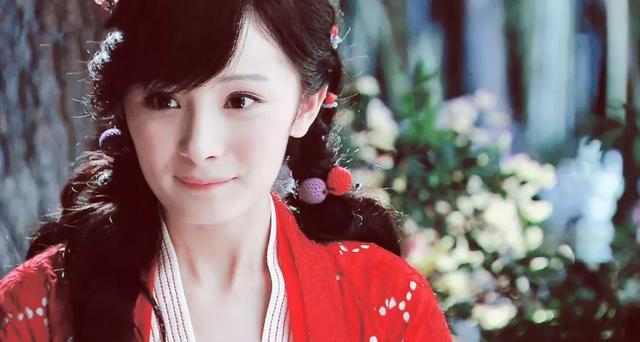 “古靈精怪”別硬演，比起裝嫩、擠眉弄眼，這8位女明星高明的多