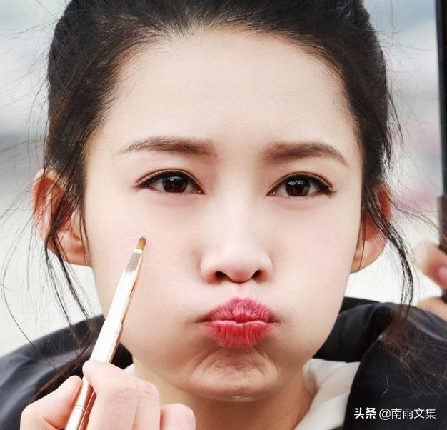 8位女星嘟嘟嘴，迪麗熱巴可愛(ài)，趙麗穎甜美，楊紫俏皮，你喜歡誰(shuí)