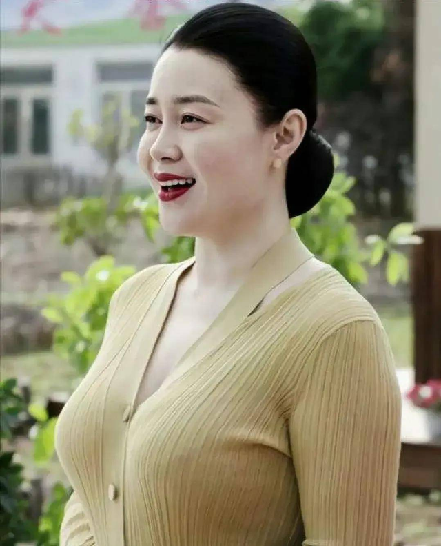 只因“胸中有溝壑”，被揣測的關(guān)婷娜，娛樂圈里最悲哀的“真相”
