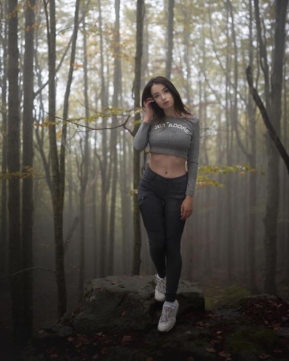 蜜瓜美臀+“胸”猛歐派！意大利辣妹Eleonora性感私照