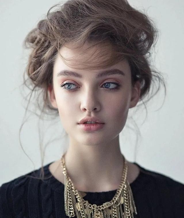 極品自然光美女人像，性感迷人