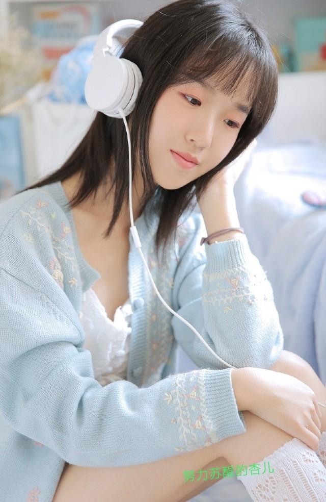 氧氣美女白絲美腿齊p小短裙性感誘惑私房寫真圖片