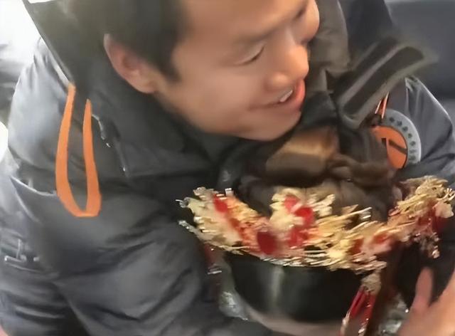 “新娘被多名男子強(qiáng)吻拍臀部”事件，撕開了當(dāng)下社會病態(tài)的一幕