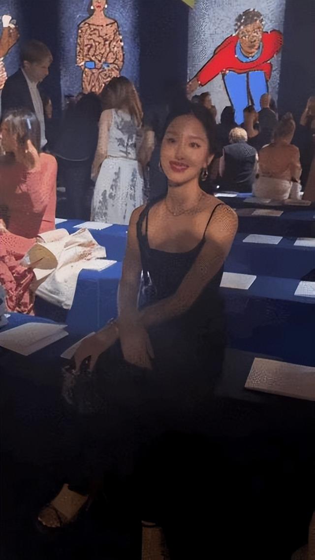 巴黎之夜：3位女星“敢露”造型，看完你還敢說(shuō)“不穿”嗎？